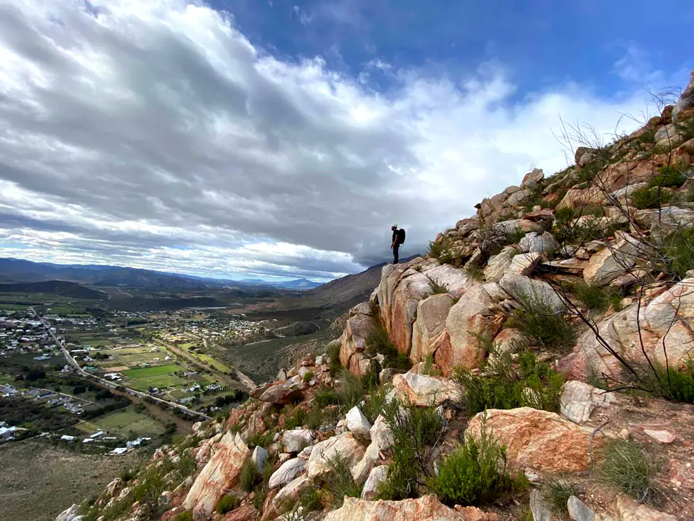 Die berge om Montagu het besonderse kleure, buigings en verwringings